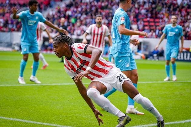 Deutschland: Fussball Bundesliga 2025 26, 5. Spieltag - SC Freiburg vs TSG Hoffenheim - Europa-Park-Stadion (Freiburg): Tor und Torjubel zum 1:0 durch Junior Adamu (SC Freiburg, 20) nach VAR Check kein Abseits. Freude, Emotionen, Jubel Copyright: xJOERANxSTEINSIEKx