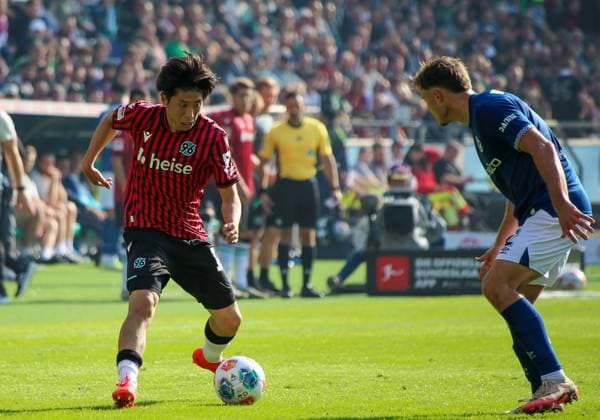 Deutschland: Fussball 2.Bundesliga 2025 26, 7. Spieltag - Hannover 96 vs Arminia Bielefeld - Heinz von Heiden Arena Stadion (Hannover): Daisuke Yokota (Hannover 96, 18) Hannover