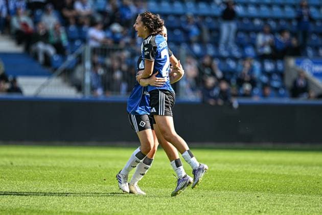 Fußball I Frauen I Saison 2025-2026 I DFB-Pokal I 1. FC Magdeburg - Hamburger SV I 28.09.2025 Torjubel Almudena Sierra (24, Hamburger SV) und Emilia Angelika Hirche (20, Hamburger SV) Magdeburg Avnet Arena (Heinz-Krügel-Platz 1) Sachsen-Anhalt Deutschland Copyright: xLobeca InesxHähnelx