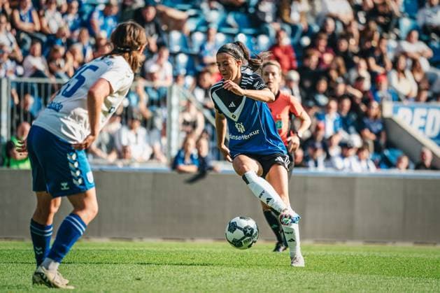 DFB-Pokal Frauen: 1. FC Magdeburg vs. Hamburger SV, 28.09.25 Almudena Sierra (Hamburger SV, 24) am Ball; DFB-Pokal Frauen 2025 2026, 1. Runde: 1. FC Madgeburg vs. Hamburger SV am 28.09.2025 in der Avnet Arena, Magdeburg DFB DFL REGULATIONS PROHIBIT ANY USE OF PHOTOGRAPHS AS IMAGE SEQUENCES AND OR QUASI-VIDEO. Copyright: xBEAUTIFULxSPORTS Tonhäuserx