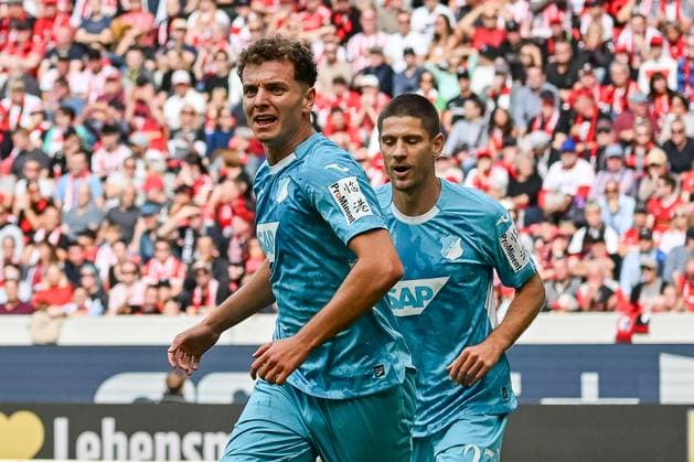 Jubel zum Tor zum 1:1 durch Fisnik Asllani (TSG Hoffenheim, 11) mit Andrej Kramaric (TSG Hoffenheim, 27) GER, SC Freiburg - TSG 1899 Hoffenheim, Fussball, Bundesliga, 5. Spieltag, Saison 2025 2026, 28.09.2025 DFL DFB REGULATIONS PROHIBIT ANY USE OF PHOTOGRAPHS AS IMAGE SEQUENCES AND OR QUASI-VIDEO GER, SC Freiburg - TSG 1899 Hoffenheim, Fussball, Bundesliga, 5. Spieltag, Saison 2025 2026, 28.09.2025 Freiburg Copyright: xEibner-Pressefoto ThomasxHessx EP_THS