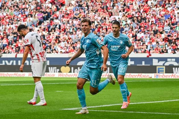 Jubel zum Tor zum 1:1 durch Fisnik Asllani (TSG Hoffenheim, 11) mit Andrej Kramaric (TSG Hoffenheim, 27) GER, SC Freiburg - TSG 1899 Hoffenheim, Fussball, Bundesliga, 5. Spieltag, Saison 2025 2026, 28.09.2025 DFL DFB REGULATIONS PROHIBIT ANY USE OF PHOTOGRAPHS AS IMAGE SEQUENCES AND OR QUASI-VIDEO GER, SC Freiburg - TSG 1899 Hoffenheim, Fussball, Bundesliga, 5. Spieltag, Saison 2025 2026, 28.09.2025 Freiburg Copyright: xEibner-Pressefoto ThomasxHessx EP_THS