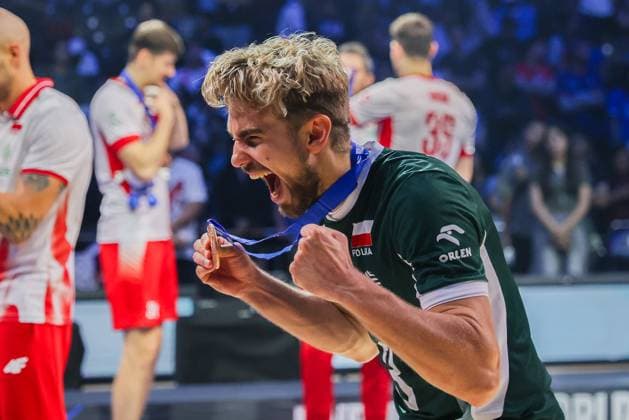 (250928) -- PASAY CITY, Sept. 28, 2025 -- Jakub Popiwczak celebrates after the bronze medal match between Poland and the Czech Republic at the FIVB Men s World Championship, WM, Weltmeisterschaft 2025 in Pasay City, the Philippines, Sept. 28, 2025. ) (SP)PHILIPPINES-PASAY CITY-FIVB MEN S WORLD CHAMPIONSHIP 2025-BRONZE MEDAL MATCH ROUELLExUMALI 
