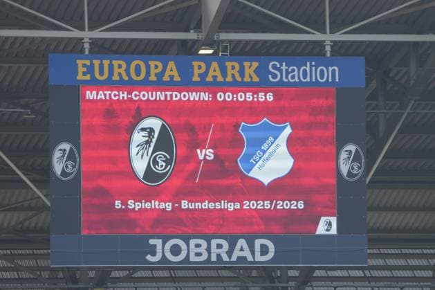 1. Bundesliga: SC Freiburg vs TSG 1899 Hoffenheim, 28.09.2025 Anzeigetafel vor dem Spiel 1. Bundesliga: SC Freiburg vs TSG 1899 Hoffenheim, Europa-Park-Stadion, 28.09.2025 DFB DFL REGULATIONS PROHIBIT ANY USE OF PHOTOGRAPHS AS IMAGE SEQUENCES AND OR QUASI-VIDEO. Copyright: xBEAUTIFULxSPORTS Boscox