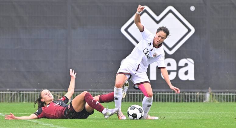 28.09.2025 - Fussball - Saison 2025 2026 - 1. DFB-Pokal - 1. Runde: FC Ingolstadt 04 FCI - 1. FC Nürnberg FCN ( Club Clubfrauen ) - Sportfoto Zink MeZi - xmexzix - Sanja Homann (19, 1. FC Nürnberg FCN ) Annika Kömm (26, FC Ingolstadt 04 FCI, rechts )