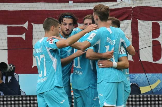 28.09.2025, xmohx, Fussball 1.Bundesliga, SC Freiburg - TSG Hoffenheim v.l. Torjubel nach dem Tor zum celebrating the goal celebrate 1:1 durch Fisnik Asllani (1899 Hoffenheim) zautz (DFL DFB REGULATIONS PROHIBIT ANY USE OF PHOTOGRAPHS as IMAGE SEQUENCES and or QUASI-VIDEO) Freiburg