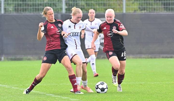 28.09.2025 - Fussball - Saison 2025 2026 - 1. DFB-Pokal - 1. Runde: FC Ingolstadt 04 FCI - 1. FC Nürnberg FCN ( Club Clubfrauen ) - Sportfoto Zink MeZi - xmexzix - von links : Klara Svensson Senelius (2, 1. FC Nürnberg FCN ) Nina Penzkofer (29, FC Ingolstadt 04 FCI ) Aleigh Gambone (16, 1. FC Nürnberg FCN )