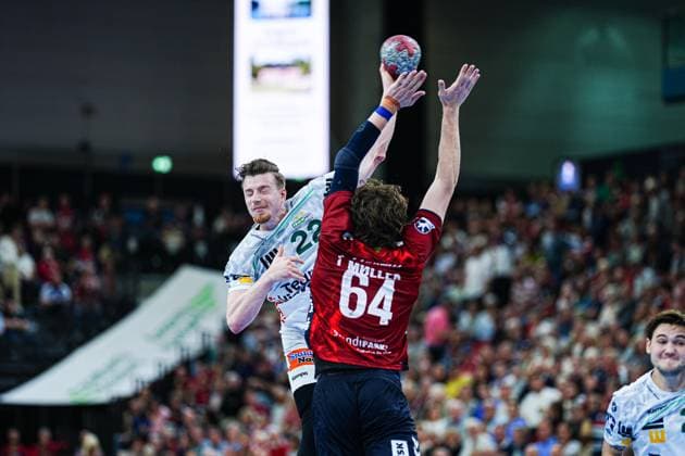 Wurf Tor Erik Persson (Frisch Auf Goeppingen, 22) GER, SG Flensburg-Handewitt vs. Frisch Auf Goeppingen, Handball, Bundesliga, Spieltag 6, Saison 2026 2026, 28.09.2025 GER, SG Flensburg-Handewitt vs. Frisch Auf Goeppingen, Handball, Bundesliga, Spieltag 6, Saison 2026 2026, 28.09.2025 Flensburg Copyright: xEibner-Pressefoto MarcelxvonxFehrnx EP_MFN
