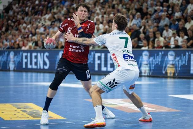 DAIKIN HBL: SG Flensburg-Handewitt vs FRISCH AUF! Göppingen; 28.09.25 Lasse Kjaer Møller (Nr.64, SG Flensburg-Handewitt) gegen Victor Klöve (Nr.07, Frisch auf Göppingen) DAIKIN HBL: SG Flensburg-Handewitt vs FRISCH AUF! Göppingen, GP JOULE Arena am 28.09.25 Copyright: xBEAUTIFULxSPORTS MarioxM.xKobergx