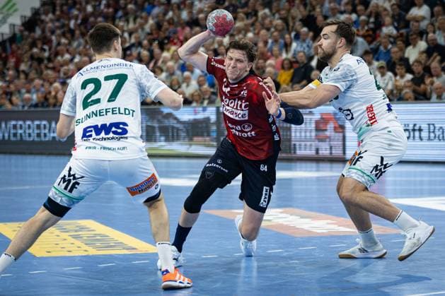DAIKIN HBL: SG Flensburg-Handewitt vs FRISCH AUF! Göppingen; 28.09.25 Lasse Kjaer Møller (Nr.64, SG Flensburg-Handewitt) im Angriff DAIKIN HBL: SG Flensburg-Handewitt vs FRISCH AUF! Göppingen, GP JOULE Arena am 28.09.25 Copyright: xBEAUTIFULxSPORTS MarioxM.xKobergx