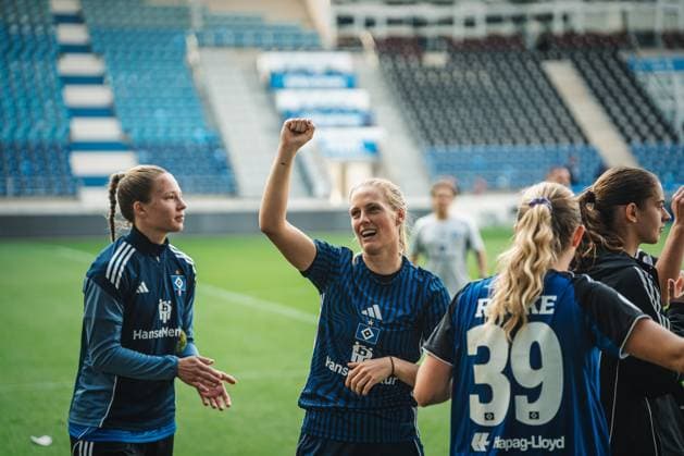 DFB-Pokal Frauen: 1. FC Magdeburg vs. Hamburger SV, 28.09.25 Der Hamburger SV jubelt zum Weiterkommen in die 2. Runde (0:3); DFB-Pokal Frauen 2025 2026, 1. Runde: 1. FC Madgeburg vs. Hamburger SV am 28.09.2025 in der Avnet Arena, Magdeburg DFB DFL REGULATIONS PROHIBIT ANY USE OF PHOTOGRAPHS AS IMAGE SEQUENCES AND OR QUASI-VIDEO. Copyright: xBEAUTIFULxSPORTS Tonhäuserx