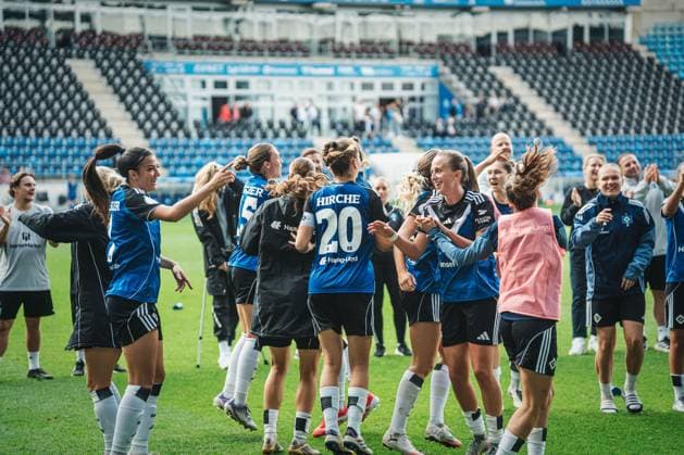 DFB-Pokal Frauen: 1. FC Magdeburg vs. Hamburger SV, 28.09.25 Der Hamburger SV jubelt zum Weiterkommen in die 2. Runde (0:3); DFB-Pokal Frauen 2025 2026, 1. Runde: 1. FC Madgeburg vs. Hamburger SV am 28.09.2025 in der Avnet Arena, Magdeburg DFB DFL REGULATIONS PROHIBIT ANY USE OF PHOTOGRAPHS AS IMAGE SEQUENCES AND OR QUASI-VIDEO. Copyright: xBEAUTIFULxSPORTS Tonhäuserx