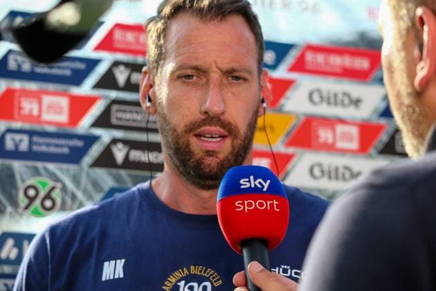 Deutschland: Fussball 2.Bundesliga 2025 26, 7. Spieltag - Hannover 96 vs Arminia Bielefeld - Heinz von Heiden Arena Stadion (Hannover): Interview mit Trainer Mitch Kniat (Trainer, Arminia Bielefeld) Hannover
