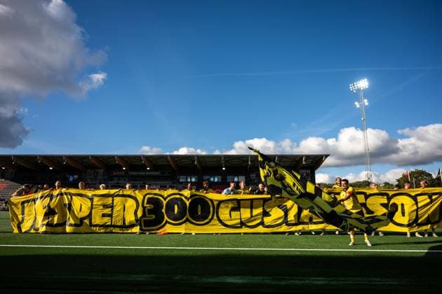 250928 Mjällbys Jesper Gustavsson jublar efter fotbollsmatchen i Allsvenskan mellan Brommapojkarna och Mjällby den 28 september 2025 i Stockholm. Copyright: EMMAxWALLSKOG BB250928EW062