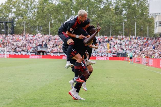 September 28, 2025, Madrid, Madrid, Spain: Akor Adams of Sevilla FC celebrates a goal during the Spanish League, LaLiga EA Sports, football match played between Rayo Vallecano and Sevilla FC at Estadio de Vallecas on September 28, 2025, in Madrid, Spain. Madrid Spain - ZUMAa181 20250928_zaa_a181_069 Copyright: xDennisxAgyemanx