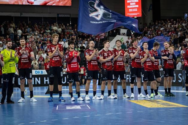 DAIKIN HBL: SG Flensburg-Handewitt vs FRISCH AUF! Göppingen; 28.09.25 Jubel nach Sieg SG Flensburg-Handewitt DAIKIN HBL: SG Flensburg-Handewitt vs FRISCH AUF! Göppingen, GP JOULE Arena am 28.09.25 Copyright: xBEAUTIFULxSPORTS MarioxM.xKobergx
