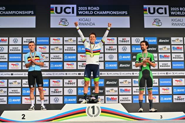 Tadej Pogacar, Remco Evenepoel, Ben Healy Men Elite Road Race Rwanda 2025 Siegerehrung, Podium: Winner: POGAÄaAR Tadej, Tadej Pogacar, Slowenien, Slovenia, Second: EVENEPOEL Remco, Belgien, Belgium, Third: HEALY Ben, Irland, Ireland, Straßenrennen Männer UCI-Straßenweltmeisterschaften 2025 in Kigali Ruanda. 92nd World Championships ME - Road Race (WC) One day race Kigali (267.5km) 2025 UCI Road World Championships Kigali Rwanda 28.09.2025