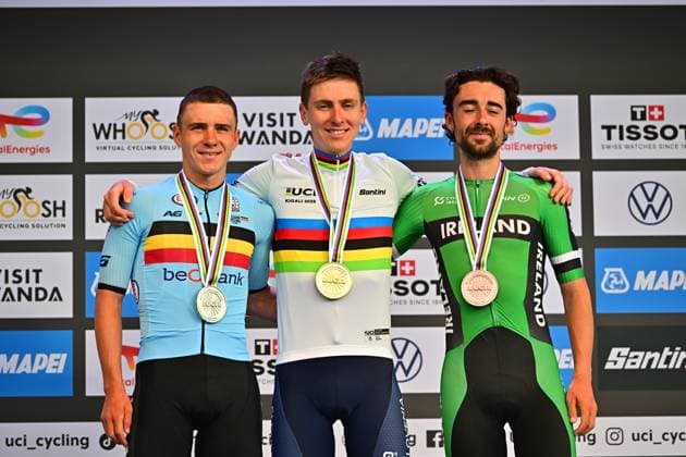 Tadej Pogacar, Remco Evenepoel, Ben Healy Men Elite Road Race Rwanda 2025 Siegerehrung, Podium: Winner: POGAÄaAR Tadej, Tadej Pogacar, Slowenien, Slovenia, Second: EVENEPOEL Remco, Belgien, Belgium, Third: HEALY Ben, Irland, Ireland, Straßenrennen Männer UCI-Straßenweltmeisterschaften 2025 in Kigali Ruanda. 92nd World Championships ME - Road Race (WC) One day race Kigali (267.5km) 2025 UCI Road World Championships Kigali Rwanda 28.09.2025