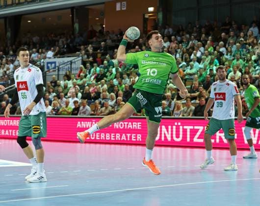 28.09.2025, xovx, Handball Daikin Handball Bundesliga, HSG Wetzlar - GWD Minden v.l. Azat Valiullin (GWD Minden), Josip Simic (HSG Wetzlar), Malte Donker (GWD Minden) Wetzlar Buderus-Arena Hessen Deutschland (DE)
