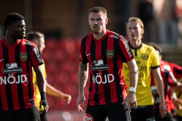 250928 Brommapojkarnas Rasmus Örqvist under fotbollsmatchen i Allsvenskan mellan Brommapojkarna och Mjällby den 28 september 2025 i Stockholm. Copyright: EMMAxWALLSKOG BB250928EW105