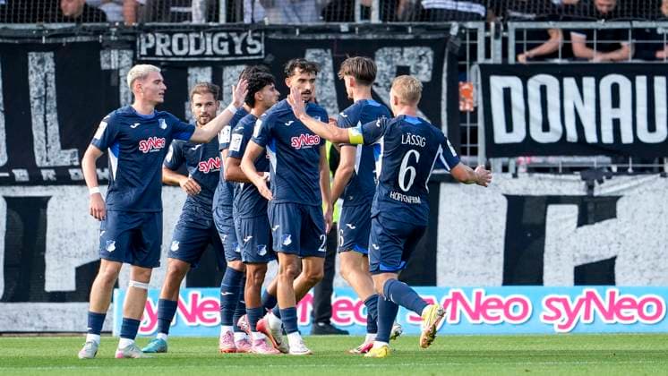 Spieler der TSG 1899 Hoffenheim II (U23), jubeln über das Tor zum 1:0, Jubel, Torjubel, Torerfolg, celebrate the goal, goal, celebration, jubelt ueber das Tor, Freuen, Freude, freut sich, optimistisch, positiv, Spielszene, Highlight, Action, Aktion, 28.09.2025, Sinsheim (Deutschland), Fussball, 3. Liga, TSG 1899 Hoffenheim II - SSV Ulm 1846, DFB DFL REGULATIONS PROHIBIT ANY USE OF PHOTOGRAPHS AS IMAGE SEQUENCES AND OR QUASI-VIDEO.