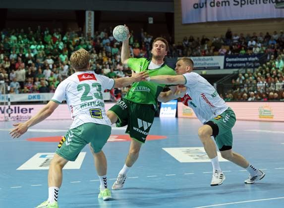 28.09.2025, xovx, Handball Daikin Handball Bundesliga, HSG Wetzlar - GWD Minden v.l. Niclas Benedict Heitkamp (GWD Minden), Dominik Mappes (HSG Wetzlar), Karolis Antanavicius (GWD Minden) Wetzlar Buderus-Arena Hessen Deutschland (DE)