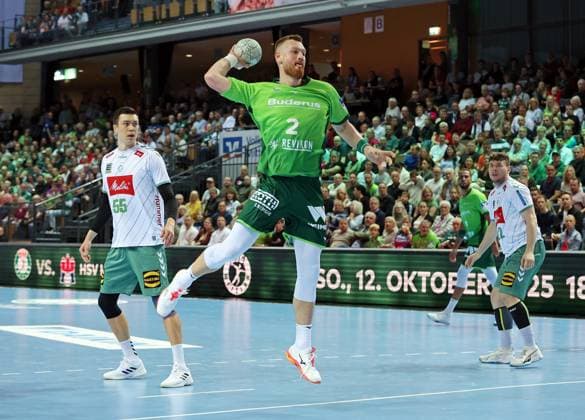 28.09.2025, xovx, Handball Daikin Handball Bundesliga, HSG Wetzlar - GWD Minden v.l. Azat Valiullin (GWD Minden), Nikola Grahovac (HSG Wetzlar), Philipp Vorlicek (GWD Minden) Wetzlar Buderus-Arena Hessen Deutschland (DE)