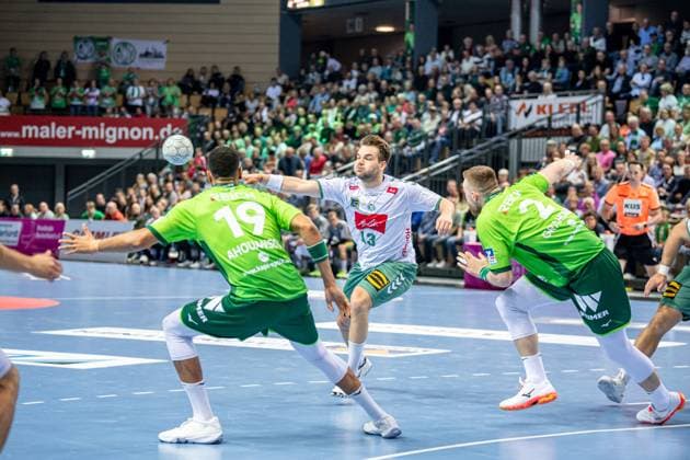 Handball Bundesliga; HSG Wetzlar - GWD Minden, 28.09.25 Ian Weber (GWD Minden, 13), Philipp Ahouansou (HSG Wetzlar, 19), Nikola Grahovac (HSG Wetzlar, 2) Handball Bundesliga; HSG Wetzlar - GWD Minden: Wetzlar, 28.09.25 Copyright: xBEAUTIFULxSPORTS Roeczeyx