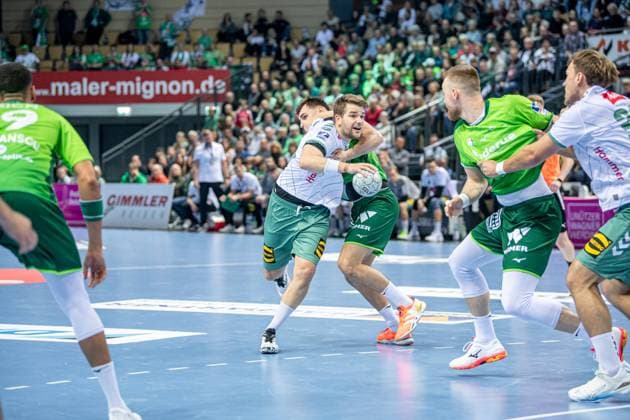 Handball Bundesliga; HSG Wetzlar - GWD Minden, 28.09.25 Ian Weber (GWD Minden, 13), Josip Simic (HSG Wetzlar, 10), Nikola Grahovac (HSG Wetzlar, 2), Handball Bundesliga; HSG Wetzlar - GWD Minden: Wetzlar, 28.09.25 Copyright: xBEAUTIFULxSPORTS Roeczeyx