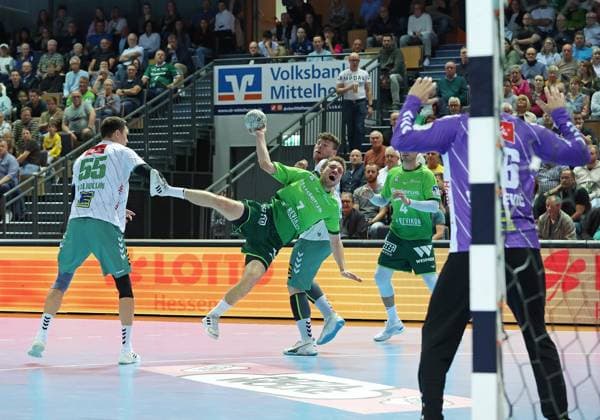 28.09.2025, xovx, Handball Daikin Handball Bundesliga, HSG Wetzlar - GWD Minden v.l. Azat Valiullin (GWD Minden), Dominik Mappes (HSG Wetzlar), Philipp Vorlicek (GWD Minden), Filip Vistorop (HSG Wetzlar), Tibor Ivanisevic (GWD Minden) Wetzlar Buderus-Arena Hessen Deutschland (DE)