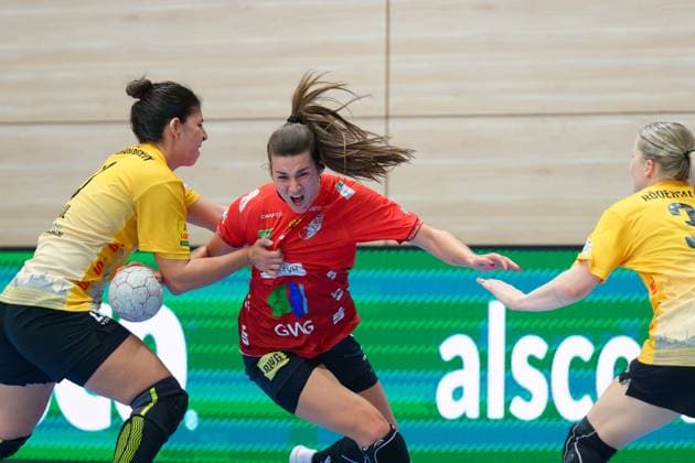 Mor Schaul (HCR, 3), Engelina Alida Corona Molenaar (Halle, 7), Anna Frankova (HCR, 38), SV Union Halle-Neustadt - HC Roedertal, Handball Frauen, DHB-Pokal, Achtelfinale, Saison 2025 26, 28.09.2025 Halle SWH Arena Sachsen-Anhalt Deutschland