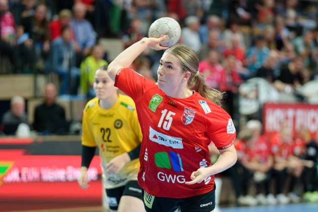 Fabienne Buech (Halle, 15), SV Union Halle-Neustadt - HC Roedertal, Handball Frauen, DHB-Pokal, Achtelfinale, Saison 2025 26, 28.09.2025 Halle SWH Arena Sachsen-Anhalt Deutschland