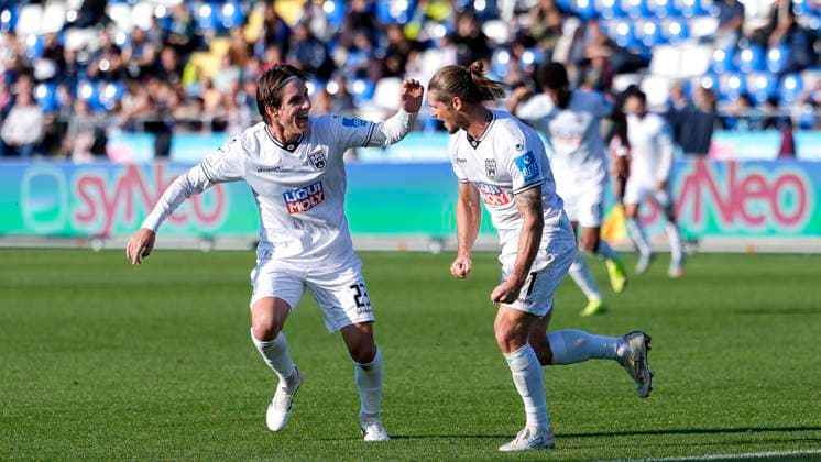 v.li.: Max Brandt (Ulm, 23), Dennis Chessa (Ulm, 11), Spieler vom SSV Ulm 1846, jubeln über das Tor zum 1:1, Jubel, Torjubel, Torerfolg, celebrate the goal, goal, celebration, jubelt ueber das Tor, Freuen, Freude, freut sich, optimistisch, positiv, Spielszene, Highlight, Action, Aktion, 28.09.2025, Sinsheim (Deutschland), Fussball, 3. Liga, TSG 1899 Hoffenheim II - SSV Ulm 1846, DFB DFL REGULATIONS PROHIBIT ANY USE OF PHOTOGRAPHS AS IMAGE SEQUENCES AND OR QUASI-VIDEO.