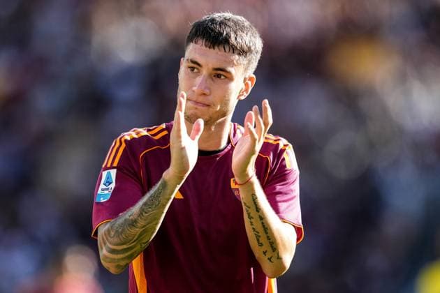 Matias Soule of AS Roma celebrates during the Serie A 2025 2026 football match between AS Roma and Hellas Verona at Stadio Olimpico in Rome (Italy), September 28, 2025. antoniettaxbaldassarre