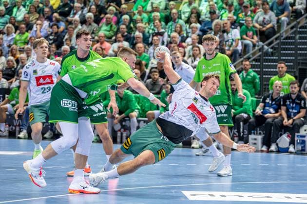 Handball Bundesliga; HSG Wetzlar - GWD Minden, 28.09.25 Tom Bergner (GWD Minden, 28), Nikola Grahovac (HSG Wetzlar, 2), Niklas Theiß (HSG Wetzlar, 9), Josip Simic (HSG Wetzlar, 10) Handball Bundesliga; HSG Wetzlar - GWD Minden: Wetzlar, 28.09.25 Copyright: xBEAUTIFULxSPORTS Roeczeyx