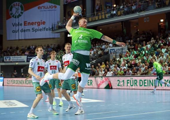 28.09.2025, xovx, Handball Daikin Handball Bundesliga, HSG Wetzlar - GWD Minden v.l. Florian Kranzmann (GWD Minden), Niclas Benedict Heitkamp (GWD Minden), Rene Gruszka (GWD Minden), Nikola Grahovac (HSG Wetzlar) Wetzlar Buderus-Arena Hessen Deutschland (DE)