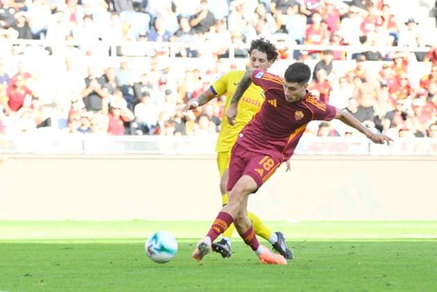 Roma™s Matias Soule goal 2-0 during the Serie A Enilive soccer match between AS Roma and Hellas Verona at the Rome s Olympic stadium, Italy - Sunday, September 28, 2025. - Soccer.  Copyright: xFabrizioxCorradetti LaPressex