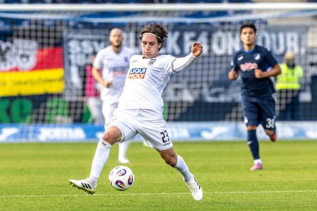 Fussball, Saison 2025 2026, 3. Liga, Dietmar-Hopp-Stadion Sinsheim, 8. Spieltag, TSG Hoffenheim II - SSV Ulm 1846 Fußball, 28.09.2025 28.09.2025, Fussball, Saison 2025 2026, 3. Liga, Dietmar-Hopp-Stadion Sinsheim, 8. Spieltag, TSG Hoffenheim II - SSV Ulm 1846 Fußball, 23 Max Brandt (SSV Ulm 1846 Fußball) Foto: Lucca Fundel Sinsheim Dietmar-Hopp-Stadion Baden-Württemberg Deutschland