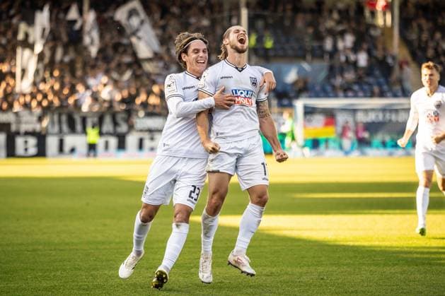 Fussball, Saison 2025 2026, 3. Liga, Dietmar-Hopp-Stadion Sinsheim, 8. Spieltag, TSG Hoffenheim II - SSV Ulm 1846 Fußball, 28.09.2025 28.09.2025, Fussball, Saison 2025 2026, 3. Liga, Dietmar-Hopp-Stadion Sinsheim, 8. Spieltag, TSG Hoffenheim II - SSV Ulm 1846 Fußball, Torjubel Jubel Freude nach Treffer Tor Torschuss zum 1:1 durch 11 Dennis Chessa (SSV Ulm 1846 Fußball) Foto: Lucca Fundel Sinsheim Dietmar-Hopp-Stadion Baden-Württemberg Deutschland