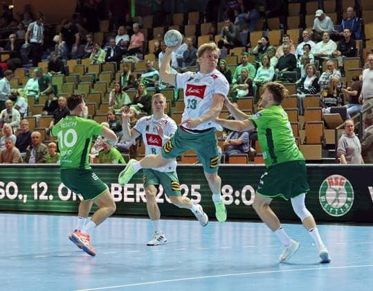 28.09.2025, xovx, Handball Daikin Handball Bundesliga, HSG Wetzlar - GWD Minden v.l. Josip Simic (HSG Wetzlar), Karolis Antanavicius (GWD Minden), Niclas Benedict Heitkamp (GWD Minden), Niklas Theiß(HSG Wetzlar) Wetzlar Buderus-Arena Hessen Deutschland (DE)