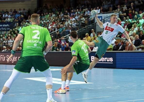 28.09.2025, xovx, Handball Daikin Handball Bundesliga, HSG Wetzlar - GWD Minden v.l. Nikola Grahovac (HSG Wetzlar), Josip Simic (HSG Wetzlar), Karolis Antanavicius (GWD Minden) Wetzlar Buderus-Arena Hessen Deutschland (DE)
