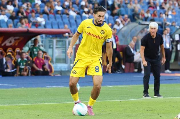 AS Roma v Hellas Verona FC - Serie A Suat Serdar of Hellas Verona FC plays the ball during the AS Roma vs Hellas Verona FC, 5th Serie A Enilive 2025-26 game at Olimpic Stadium in Roma, Italy, on September 28, 2025. Roma Italy  Copyright: xDavidexCasentinix originalFilename:casentini-asromavs250928_np92q.jpg