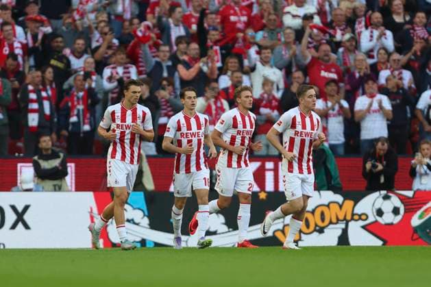 Jakub Kaminski (1. FC Koeln) Torjubel,jubelt mit seiner Mannschaft nach dem Treffer zum 1:0 waehrend des spiels der Bundesliga zwischen 1. FC Köln und VfB Stuttgart, RheinEnergieSTADION am 28. September 2025 in Köln, Deutschland. (Foto von Oliver Kaelke DeFodi Images) +++ Jakub Kaminski (1. FC Koeln) celebrates after scoring his team s first goal with teammates during the Bundesliga match between 1. FC Köln and VfB Stuttgart at RheinEnergieSTADION on September 28, 2025 in Köln, Germany. (Photo by Oliver Kaelke DeFodi Images) DFL regulations prohibit any use of photographs as image sequences and or quasi-video. (Photo by Oliver Kaelke DeFodi Images) Jakub Kaminski 1 FC Koeln Torjubel,jubilates with his team after scoring the 1 0 goal during the Bundesliga match between 1 FC Köln and VfB Stuttgart, RheinEnergieSTADION on September 28, 2025 in Köln, Germany Photo by Oliver Kaelke DeFodi Images Jakub Kaminski 1 FC Koeln celebrates after scoring his team s first goal with teammates during the Bundesliga match between 1 FC Köln and VfB Stuttgart at RheinEnergieSTADION on September 28, 2025 in Köln, Germany Photo by Oliver Kaelke DeFodi Images DFL regulations prohibit any use of photographs as image sequences and or quasi video Photo by Oliver Kaelke DeFodi Images
