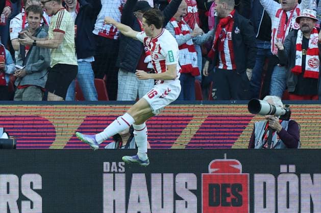 GER, 1.FBL, 1. FC Koeln vs. VfB Stuttgart 28.09.2025, Rheinenergie Stadion, Koeln, GER, 1.FBL, 1. FC Koeln vs. VfB Stuttgart, im Bild: Torjubel Jubel Jubellauf, nach dem 1:0 Jakub Kaminski (FC Koeln 16),
