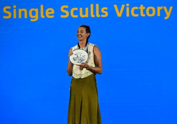 2025 World Rowing Championships, Shanghai, China 28 9 2025 Women s Single Sculls Victory Ceremony Ireland™s Fiona Murtagh celebrates after winning gold Fiona Murtagh celebrates after winning gold 28 9 2025  Copyright: x INPHO DetlevxSeybx ASC_5609