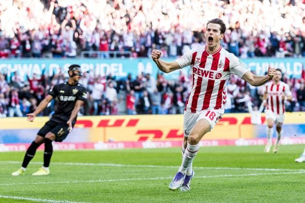 1. Fußball Bundesliga: 1. FC Köln - VfB Stuttgart; 28.09.2025 Jubel zum 1:0 durch Jakub Kaminski (1. FC Köln, 16), Tor, Torjubel 1. Fußball Bundesliga, 1. FC Köln - VfB Stuttgart, Köln, Rheinenergiestadion am 28.09.2025 DFL REGULATIONS PROHIBIT ANY USE OF PHOTOGRAPHS AS IMAGE SEQUENCES AND OR QUASI-VIDEO. Copyright: xBEAUTIFULxSPORTS Wunderlx