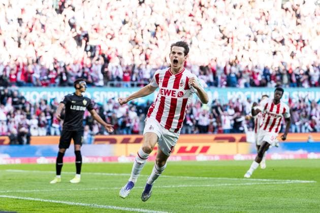 1. Fußball Bundesliga: 1. FC Köln - VfB Stuttgart; 28.09.2025 Jubel zum 1:0 durch Jakub Kaminski (1. FC Köln, 16), Tor, Torjubel 1. Fußball Bundesliga, 1. FC Köln - VfB Stuttgart, Köln, Rheinenergiestadion am 28.09.2025 DFL REGULATIONS PROHIBIT ANY USE OF PHOTOGRAPHS AS IMAGE SEQUENCES AND OR QUASI-VIDEO. Copyright: xBEAUTIFULxSPORTS Wunderlx