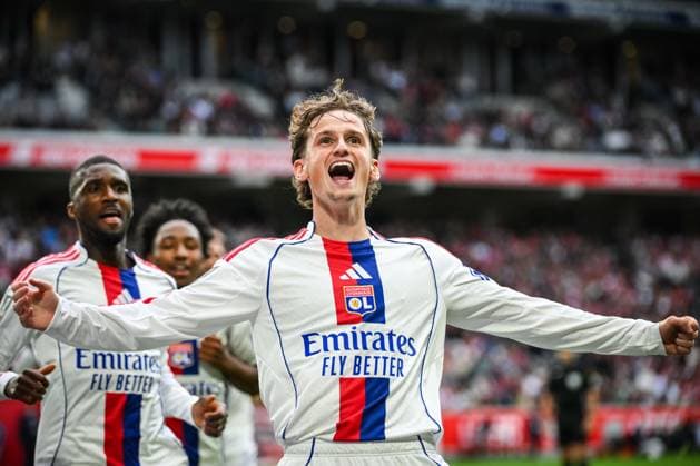 September 28, 2025, Villeneuve-D ascq, France, France: Tyler MORTON of Lyon celebrates his goal during the Ligue 1 match between Lille OSC (LOSC) and Olympique Lyonnais (OL) at Pierre Mauroy Stadium on September 28, 2025 in Villeneuve-d Ascq near Lille, France. Villeneuve-D ascq France - ZUMAm308 20250928_zsp_m308_002 Copyright: xMatthieuxMirvillex