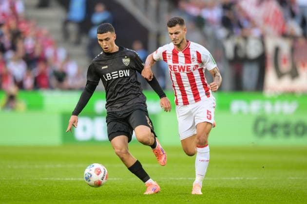 Fußball, 1. Bundesliga, 20250928, 1. FC Köln - VfB Stuttgart. Im Bild v.l. Bilal EL KHANNOUSS (Stuttgart, 11), Tom KRAUß (Köln, 5) Zweikampf Ball. Köln Rhein-Energie-Stadion Nordrhein-Westfalen Deutschland Copyright: Passion2Press MarkusxFischerx