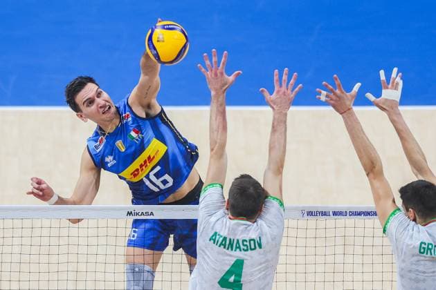 (250928) -- PASAY CITY, Sept. 28, 2025 -- Yuri Romano (L) of Italy competes during the final match between Italy and Bulgaria at the FIVB Men s World Championship, WM, Weltmeisterschaft 2025 in Pasay City, the Philippines, Sept. 28, 2025. ) (SP)PHILIPPINES-PASAY CITY-VOLLEYBALL-FIVB MEN S WORLD CHAMPIONSHIP 2025-FINAL ROUELLExUMALI 